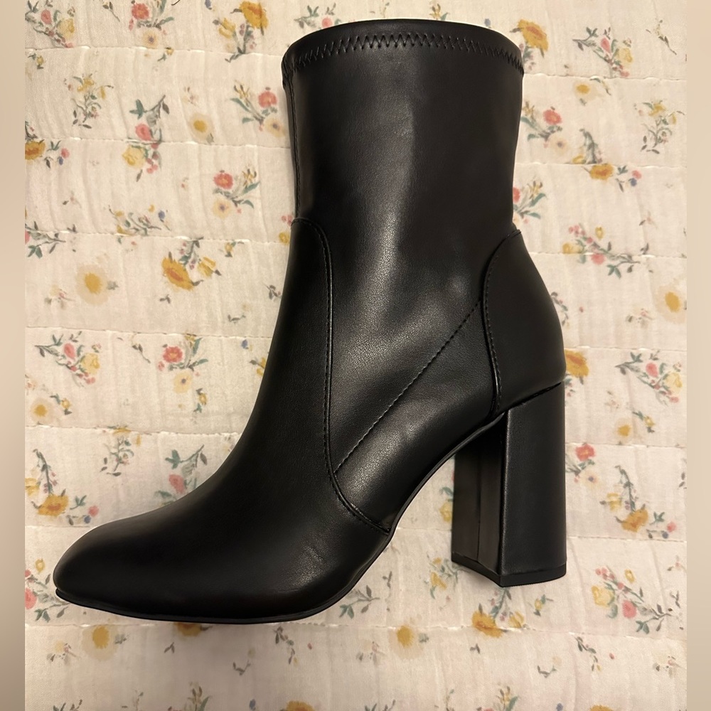 Black leather heel bootie